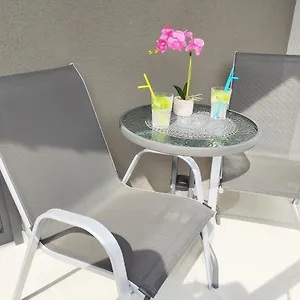  Apartament White